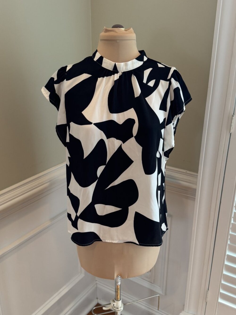 Nine West Women's Abstract Print Short Sleeve Blouse - Size M